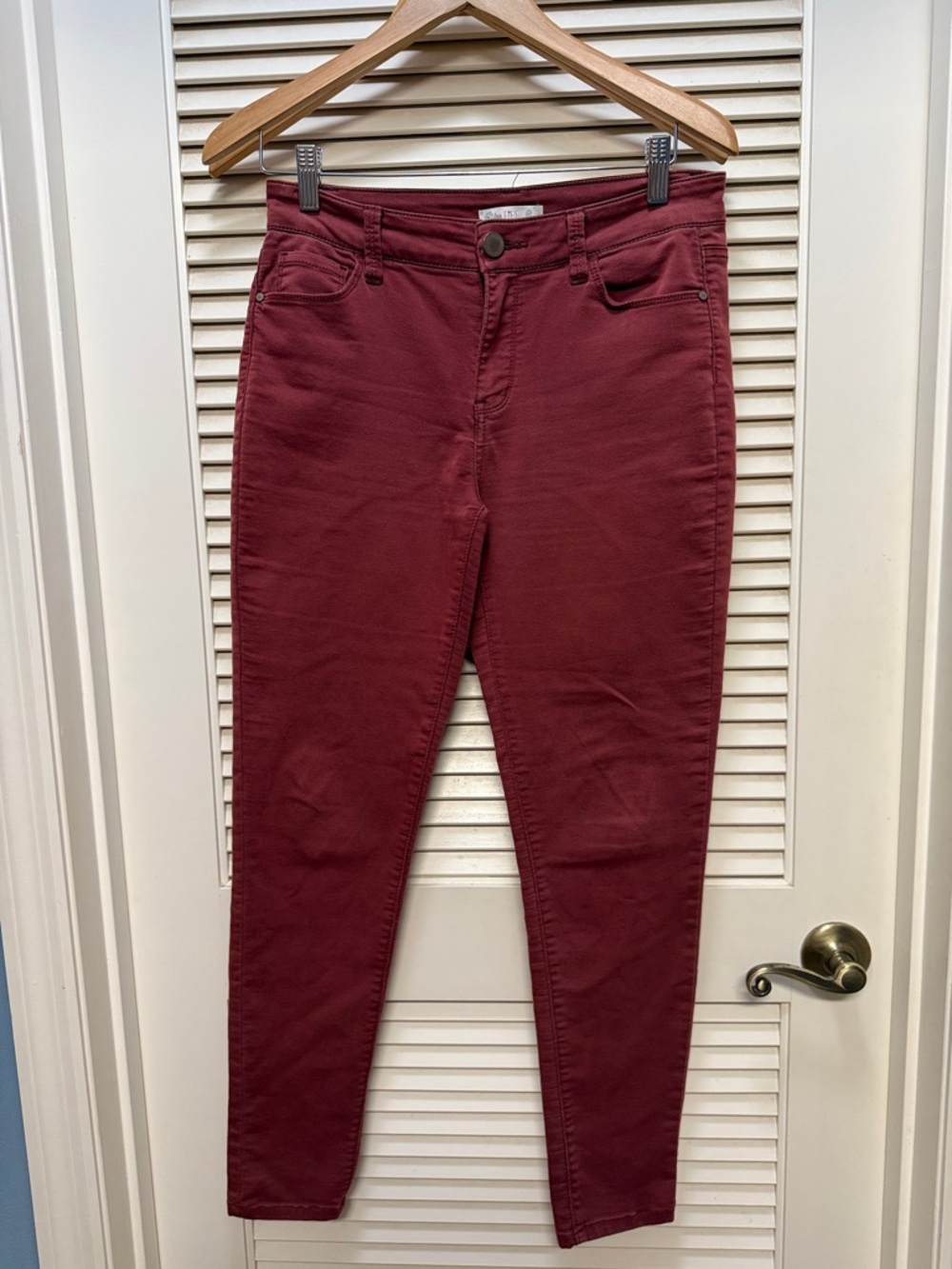 love, Fire Women's Skinny Jeans in Deep Wine